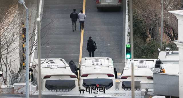 '윤석열 체포' 내일 새벽 재시도 유력…경찰 1000명 투입